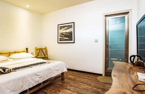 Mingsha Mountain and Crescent Spring Hostel | Dunhuang Silk Yododo Inn