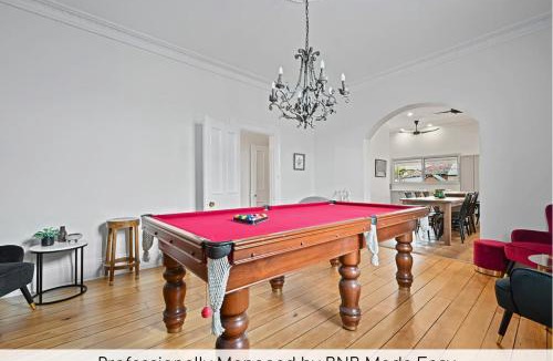 Bathurst House | Dunkley House - Large CBD Heritage Home, Sleeps 10