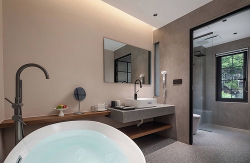 Yangshuo Hotel | Dyed Mount Boutique Hotel
