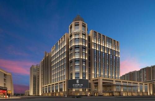 Yuexiu Hotel | E-Dragon Hotel-500meters to BeijingRoad STN-Grand Buddha Monastery-Sacred Heart Cathedral