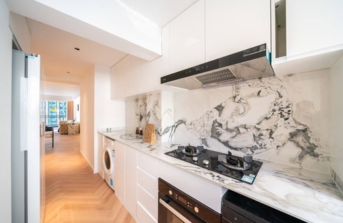 Zhabei Apartment | E-Hub Spacious 3-bedroom apartment with balcony Near People's Square