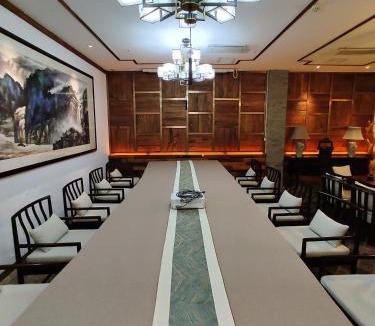 Erqi District Hotel | Eagle City Xindi Hotel