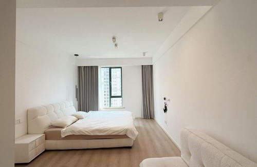 Huangpu Apartment | Eastern Hub - Bund Branch Premium 3-Bedroom Apartment with Bund View