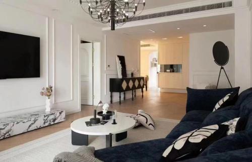 Huangpu Apartment | Eastern Hub - Bund Branch Big 3-Bedroom close to Yuyuan Garden with walkin