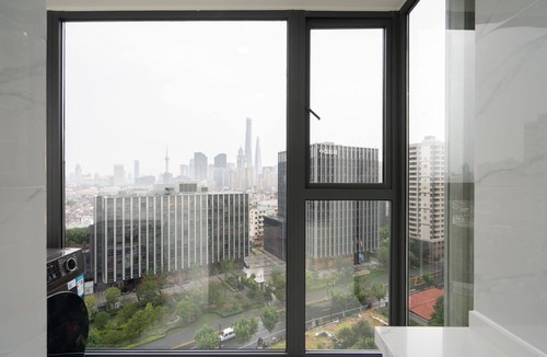 Huangpu Apartment | Eastern Hub - Family Apartment with Shanghai Tower View, AC&Heating, near Subway