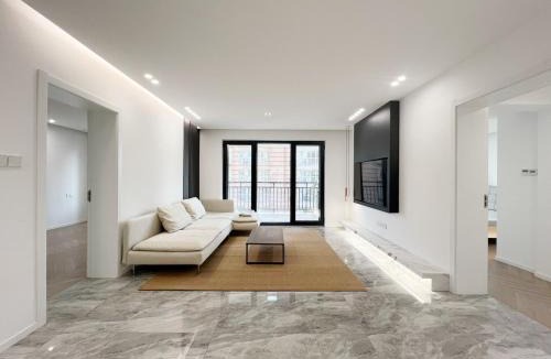 Jing'an Apartment | Eastern Hub - Jing'an Temple Branch Art Spacious 3-Bedroom, Sunny House with 2 Balconies