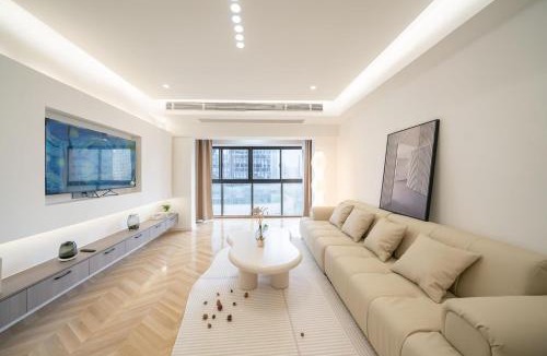 Haining Road Apartment | Eastern Hub - People square Branch New 3 bedrooms house