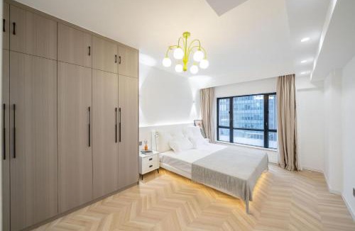 Haining Road Apartment | Eastern Hub - People square Branch New 3 bedrooms house