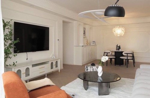 Shanghai Apartment | Eastern Hub- Romantic Stylish Spacious Apartment in Xintiandi with City View