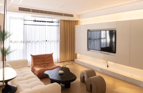 Huangpu Apartment | Eastern Hub - Warm 3Bedroom Apartment near Xintiandi, surround by Malls/Markets