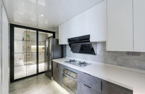 Changning Apartment | Eastern Hub - ZhongShan Park Metro Station 50m, Modern Light Three-bedroom Apartment