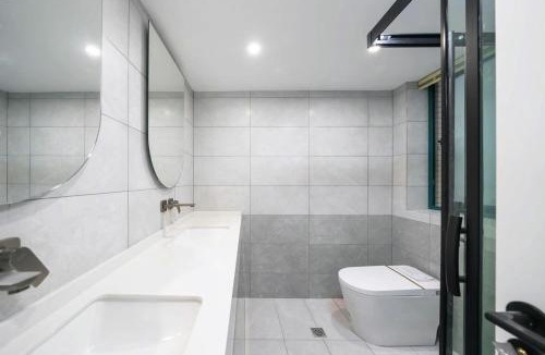 Changning Apartment | Eastern Hub - Zhongshan Park Branch Kaixin Haoyuan Subway 100 meters away bustling commercial area