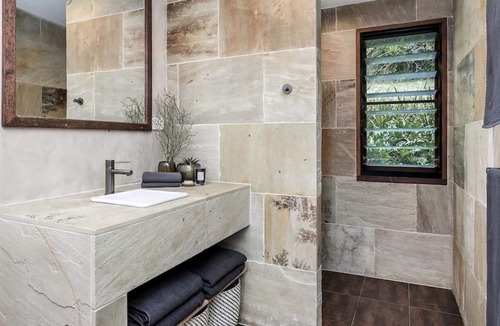 Montecollum Cottage | EASTERN RISE-Unique Artisan home Byron Hinterland