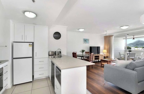 Cairns Central Business District Apartment | Easy Coastal Living in Cairns with Rooftop Pool