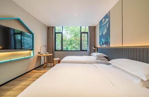 Baiyun Hotel | Echarm Hotel Guangzhou Baiyun Station Julong Metro Station