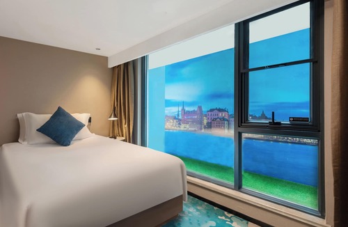 Panyu Hotel | Echarm PLUS International Hotel Zhujiang New Town Wuyangcun Metro Station - Free Deliver Service to Canton Fair Complex During Canton Fair Period