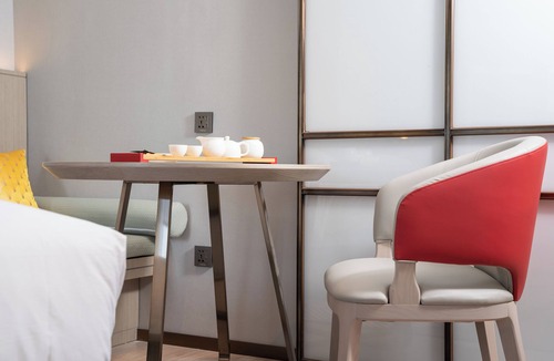 Xiaonan District Hotel | ECHENG Hotel Xiaogan East Station Yintai City