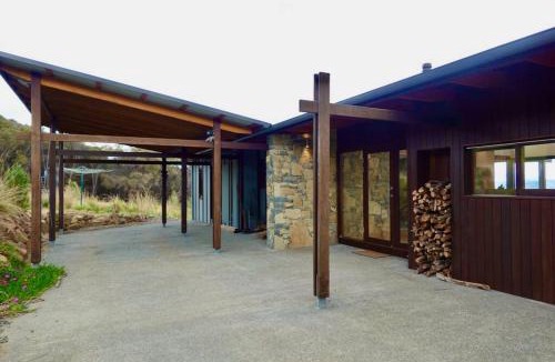 Primrose Sands Villa | Eco Waterfront Seclusion - Carlton Bluff House