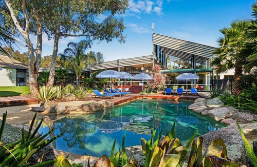 East Geelong Hotel | Eden Oak Geelong