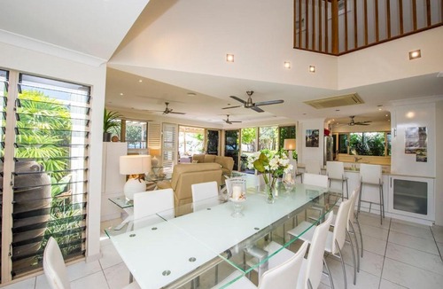 Picnic Bay House | Eeast on Picnic