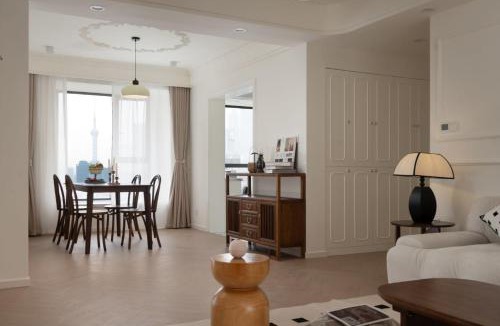 Huangpu Apartment | EHUB - Enjoy Shanghai Tower View with Floating Window, near Yuyuan Garden and the Bund