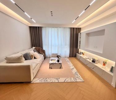 Downtown Shanghai Apartment | EHUB - Modern-Style, Fully Equipped Apartment with 3Bedroom near Bund
