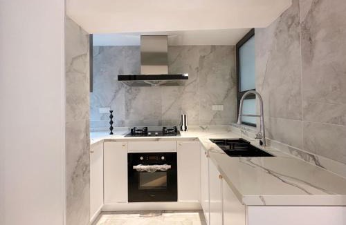 Downtown Shanghai Apartment | EHUB - Modern-Style, Fully Equipped Apartment with 3Bedroom near Bund