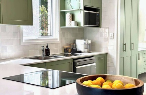 Elanora Heights Apartment | Elanora Escape- Hillside Retreat