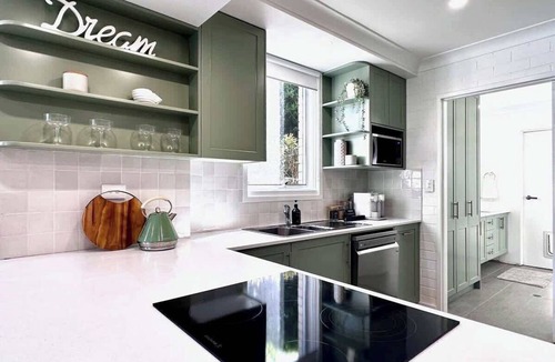 Elanora Heights Apartment | Elanora Escape- Hillside Retreat