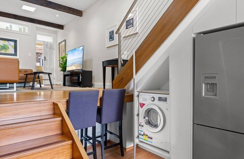 Balmain Apartment | Elegant 1-Bed with Study by Balmain Wharf