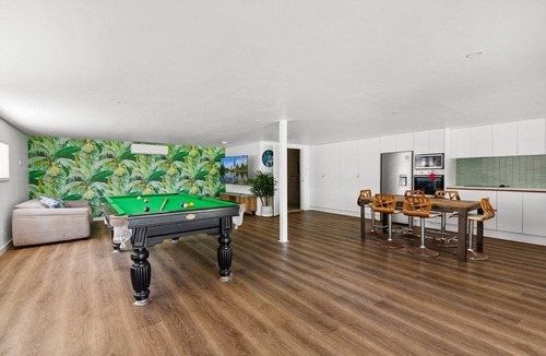 North Balgowlah Apartment | Elegant 3-Bed Home with Games Room