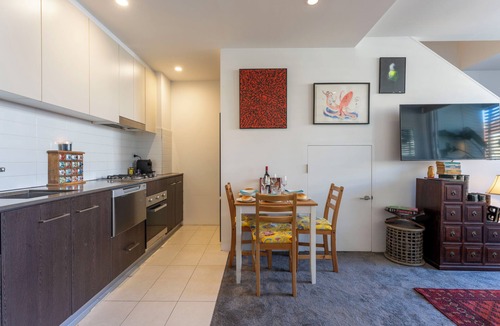 Newtown Apartment | Elegant Apartment in the Heart of Newtown with Secure Parking