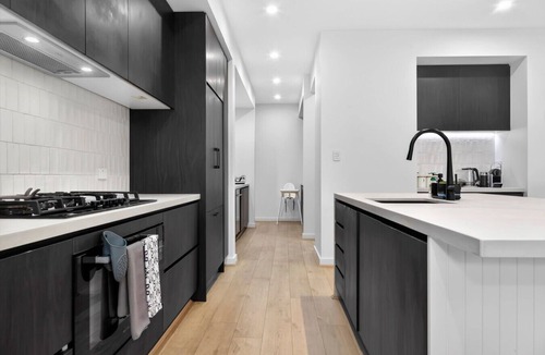 Lightsview House | Elegant Mansion in Lightsview | By Host Solutions