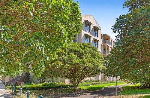 Balmain Apartment | Elegant Stay in Balmain with Pool Access