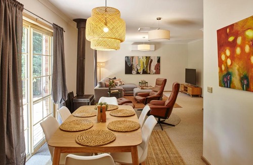 Bright Apartment | Elms on Delany