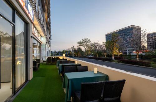 Huadu Hotel | Elong WG Guangzhou Baiyun Airport -Free Shuttle Bus
