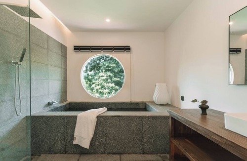 Emeishan Hotel | Emeishan Hetang Yunqi Tangquan Homestay