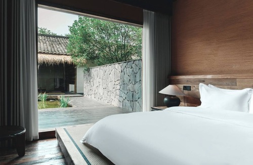 Emeishan Hotel | Emeishan Hetang Yunqi Tangquan Homestay