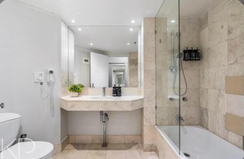 Surfers Paradise Apartment | Emerald Sky Retreat