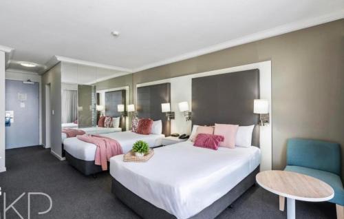Surfers Paradise Apartment | Emerald Sky Retreat