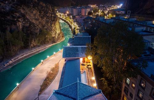 Jiuzhaigou Bed & Breakfast | Enjoy Pleasant Hotel 九寨沟龙康桐画店