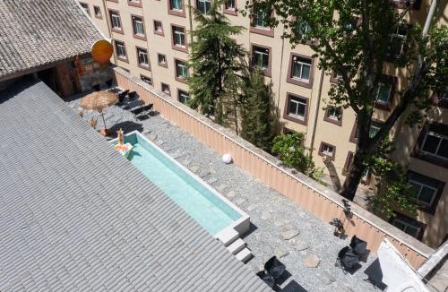 Jiuzhaigou Bed & Breakfast | Enjoy Pleasant Hotel 九寨沟龙康桐画店