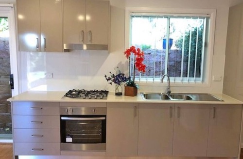 Woodbine House | Enjoy❤️Sunset Views 40min to Sydney Brand-new w/Parking near CampbelltownHospital