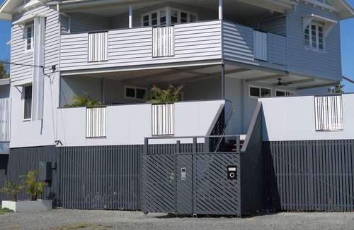 Wynnum Apartment | Entire Floor @ St Cath's Cottage, Wynnum by the Bay
