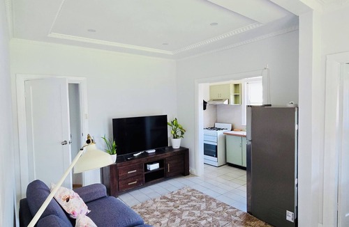 Rockdale House | Entire home in Rockdale, Australia 6 guests2 bedrooms3 beds1 bath