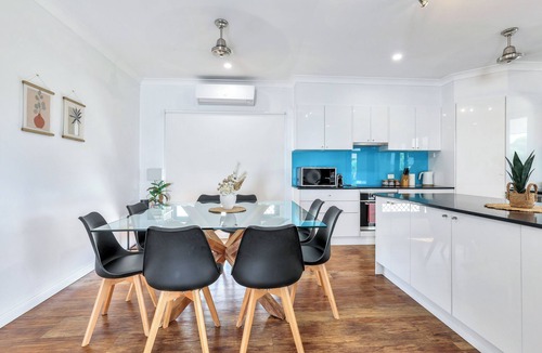 Rosebery House | Epic Elevated Escape 5 Bedrooms Saltwater Pool