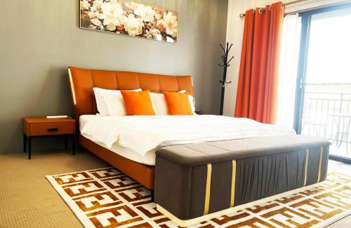 Victoria Park Villa | Equitice Autumn Moonlight Villa