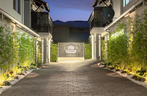 Victoria Park Apartment | Equitice Winter Moonlight Villa