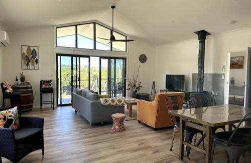 Upper Wakefield House | Ernie's Acre
