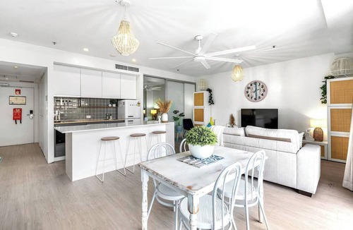 Cairns Central Business District Apartment | Escape at Harbour Lights Poolside Chic in the City